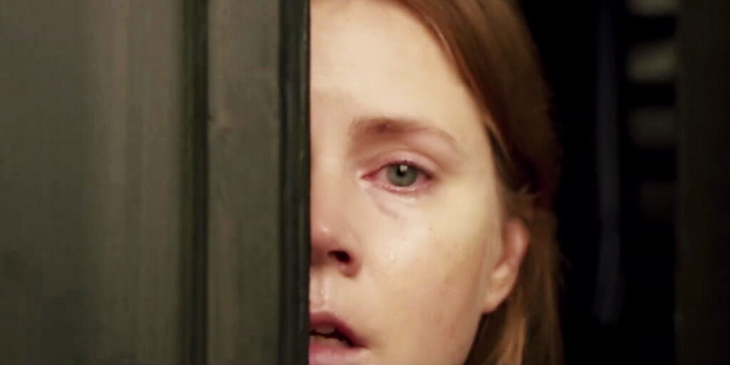 Фильм Женщина в окне (2021) - лучший триллер с непредсказуемой развязкой